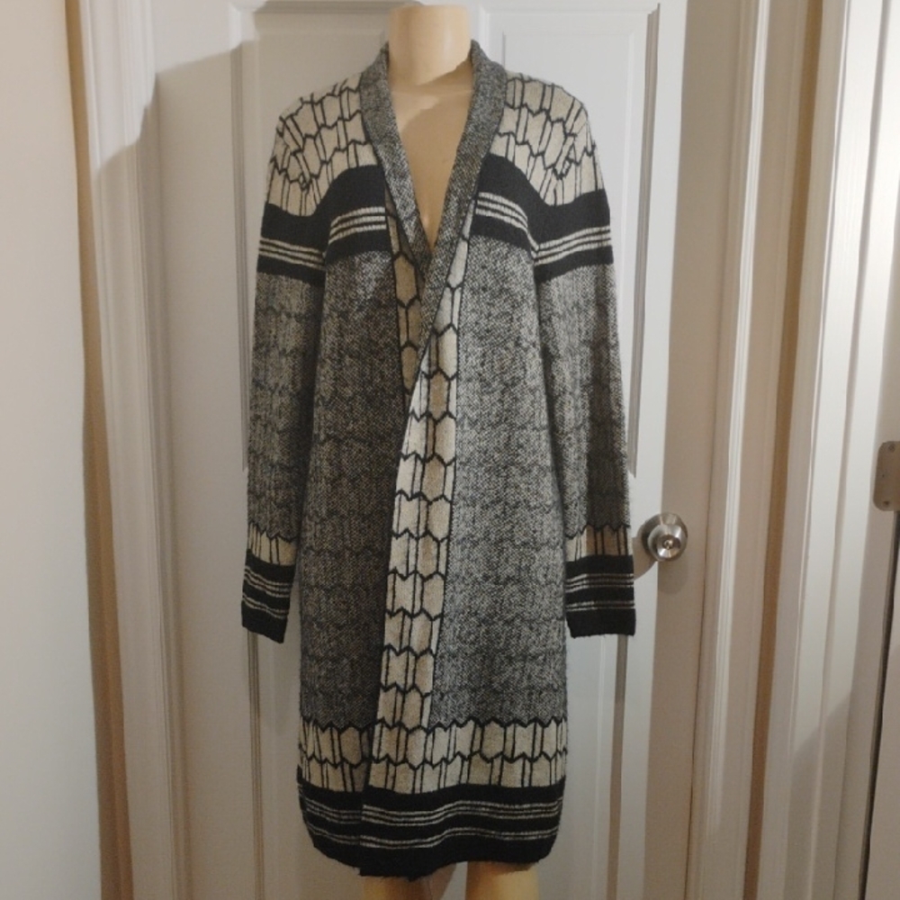 BCBG MaxAzria Black and Cream Patterned Cardigan Size Small Open Front